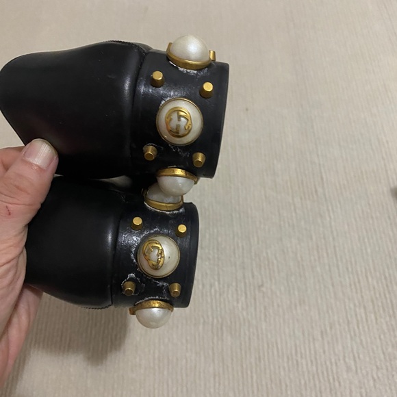 Gucci loafers with pearl details on heels - Picture 2 of 6